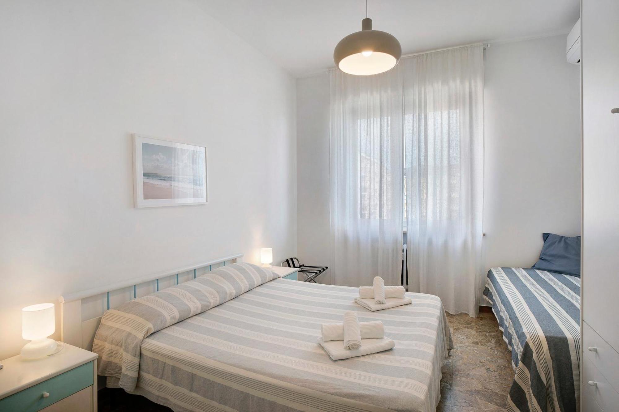 Fronte Mare - Marina Di Andora Apartment Bagian luar foto